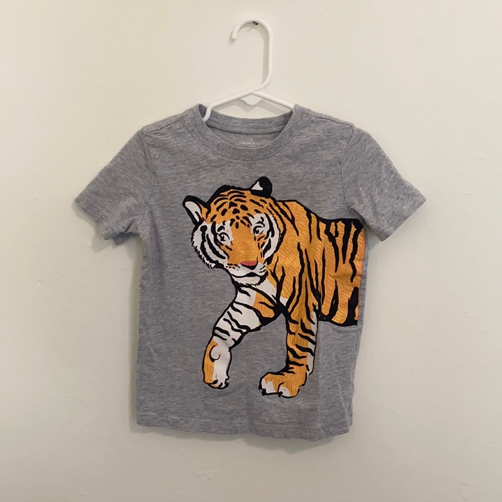 Boys short sleeve shirt size 4T from Carter’s